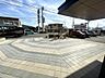 外観：マンションの入口が広いので駐車しやすいです！  