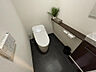 トイレ：タンクレスで清潔感のあるトイレです！