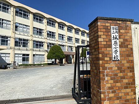 城原小学校まで　850m　徒歩約11分●教育目標「人間性豊かで実践力のある子どもの育成」校訓「人間性豊かで実践力のある子どもの育成」福岡市西区上山門1丁目にある公立小学校です。