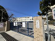 和白小学校まで　1950m　徒歩約25分●校訓「さわやかあいさつ・きれいな学校・たのしい勉強・チャレンジ（挑戦）」「心豊かな子ども・かしこい子ども・心身ともに強い子ども」をめざしています。