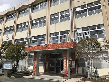香椎第三中学校まで 700m 徒歩約9分