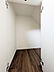 収納：LDKにも階段下を利用した収納庫を設置。