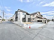 前面道路はきちんと整備されています  