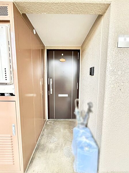 シンプルで落ち着いた雰囲気の玄関周り