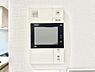 設備：訪問者が一目でわかる安心のＴＶモニター付きインターホン。   