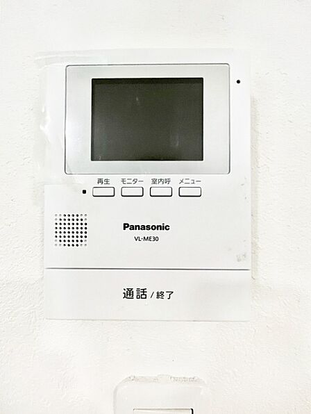 訪問者が一目でわかる安心のTVモニター付きインターホン。