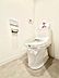 トイレ：明るく清潔感のあるトイレです。  