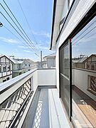 広々バルコニーでお洗濯物が気持ちよく乾きます。