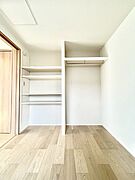 お子さまのお部屋としても！衣類の整理整頓に便利なクローゼット付きの洋室。