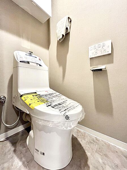 明るく清潔感のあるトイレです。