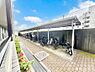その他：駐輪場は屋根付き