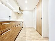 広くて使い勝手のよいキッチン、ご自慢のお料理で家族の笑顔が広がります