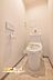 トイレ：温水洗浄機能付きトイレを備え、毎日の使い心地にも配慮。住まいの快適性を高める設備が整っています。