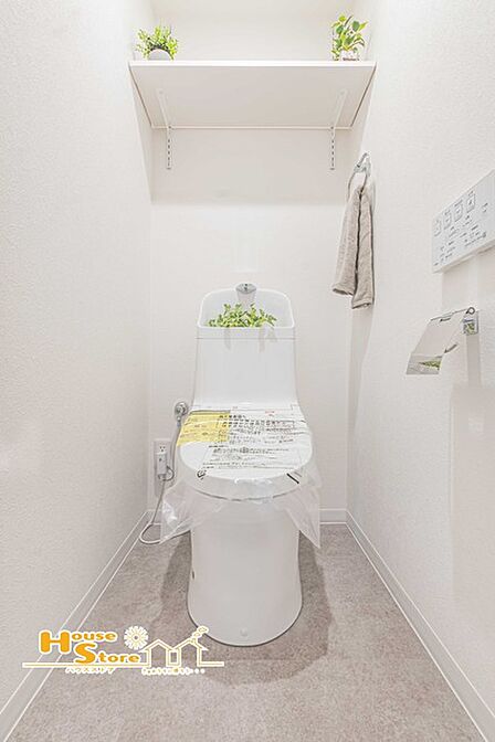 住まいの快適性を支えるトイレ空間。使いやすさと落ち着きのある雰囲気を兼ね備え、心地よい毎日をサポートします。
