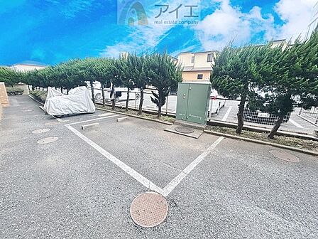 駐車場があるため車通勤の方にも安心なマンションです(要空確認)