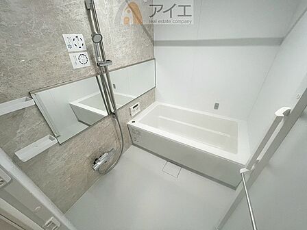 大人の半身浴や、小さなお子様との入浴にも便利な浴室