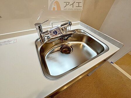 水道一体型の浄水器。ボタン一つで切替可能水回りもすっきり
