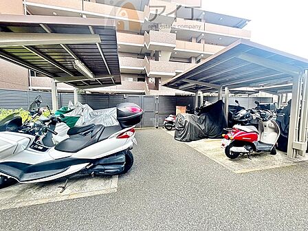セキュリティ面にも配慮した駐輪場がございます