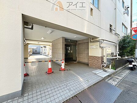 清掃や修理、不審者への声掛けも。管理員日勤は防犯にも有効