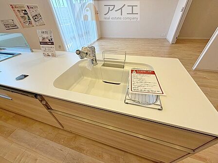 水道一体型の浄水器。ボタン一つで切替可能水回りもすっきり