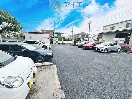 駐車場があるため車通勤の方にも安心なマンションです(要空確認)
