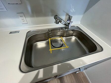 水道一体型の浄水器。ボタン一つで切替可能水回りもすっきり