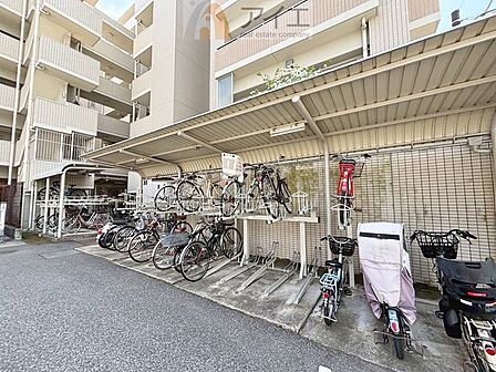 セキュリティ面にも配慮した駐輪場がございます