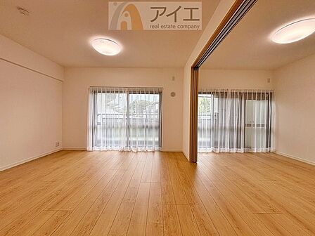 LDKに隣接する洋室を開放すると約18帖の広々空間が生まれます