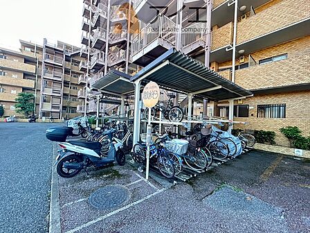 セキュリティ面にも配慮した駐輪場がございます