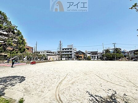 公園が近く、子育て家族に嬉しい緑豊かな環境です