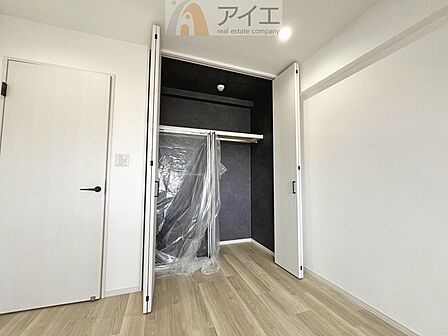お子様の荷物も片付く、全居室収納スペース