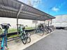 その他：広々スペースの駐輪場はご家族の自転車を置くことができます