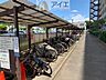 その他：広々スペースの駐輪場はご家族の自転車を置くことができます