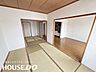 リビング/ダイニング：窓からの採光もよく明るい空間です。※CG加工により家具を除去した画像です。現況優先。
