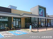 ヨークベニマル落合店 590m
