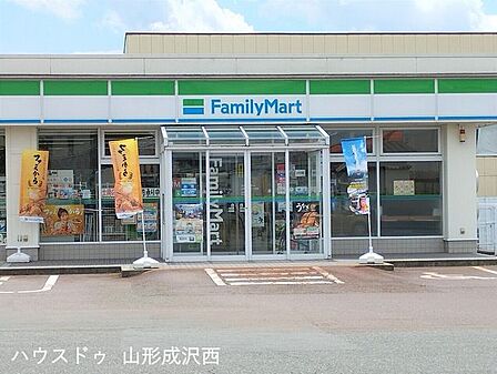 ファミリーマート山形南栄町二丁目店 320m