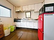 大きなシンクと調理台で、キッチンでの作業がはかどります♪