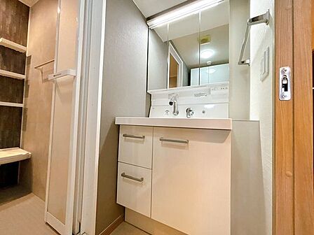 2022年に新調の洗面台。収納スペースが多く使いやすい♪