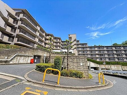 付近には緑や山など多く、豊かな自然の風景を望んでいただけます◎