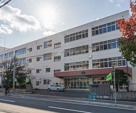 札幌市立東園小学校 720m