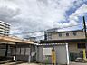 周辺：岩倉駅まで　1018m　徒歩約13分●地下に改札がある。 普通、準急、急行、快速特急、ミュースカイと犬山線の全ての列車が停まります。地下鉄鶴舞線直通の列車も乗り入れています。 