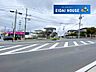 外観：前面道路含む外観