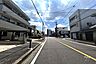 外観：物件の南西側前面道路（南東側から）［2026年7月16日撮影］