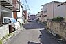 外観：物件の西側前面道路（北側から）