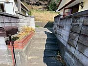 駐車場の後ろから玄関へ繋がっています♪