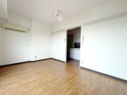 コスモビル 303 3階ワンルームのリビング/ダイニング