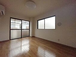 コスモビル 201 2階ワンルームのリビング/ダイニング