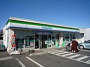 ファミリーマート所沢小手指南店 380m