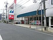 マルフジ東中神店 701m