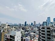 渋谷のダイナミズムと、松濤の静謐を眼下に。14階の特等席から見渡す、色鮮やかな東京パノラマ。